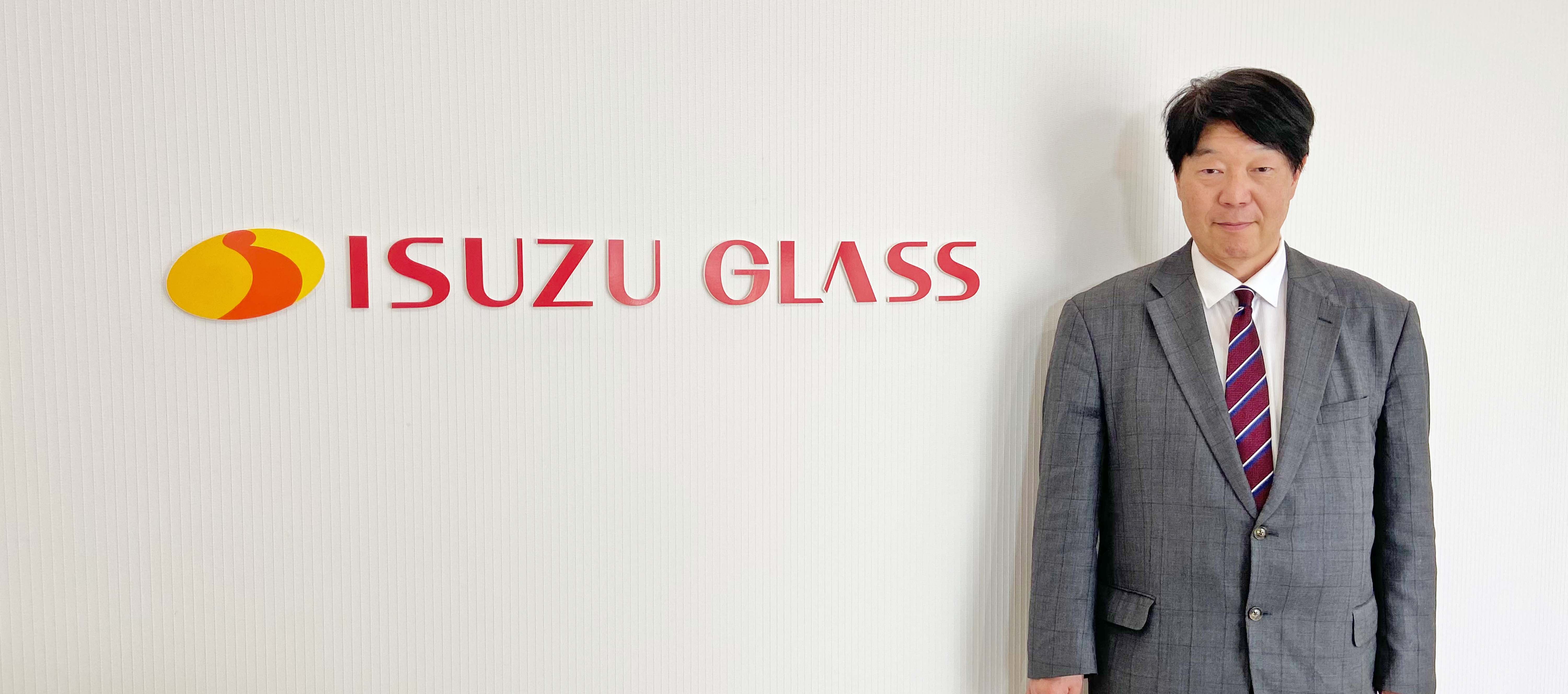 ISUZU GLASS